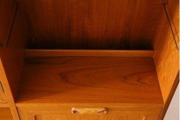 G-PLAN(ジープラン)　北欧スタイル家具　機能性に優れたサイドキャビネット(サイドボード、収納棚)(1)