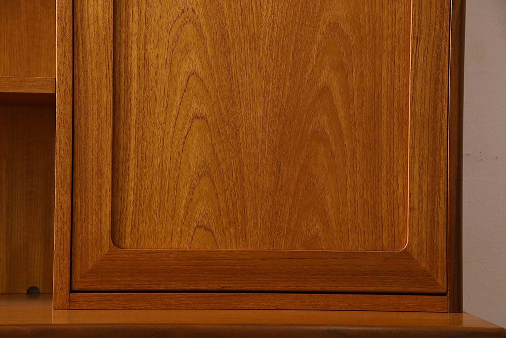 G-PLAN(ジープラン)　北欧スタイル家具　機能性に優れたサイドキャビネット(サイドボード、収納棚)(1)