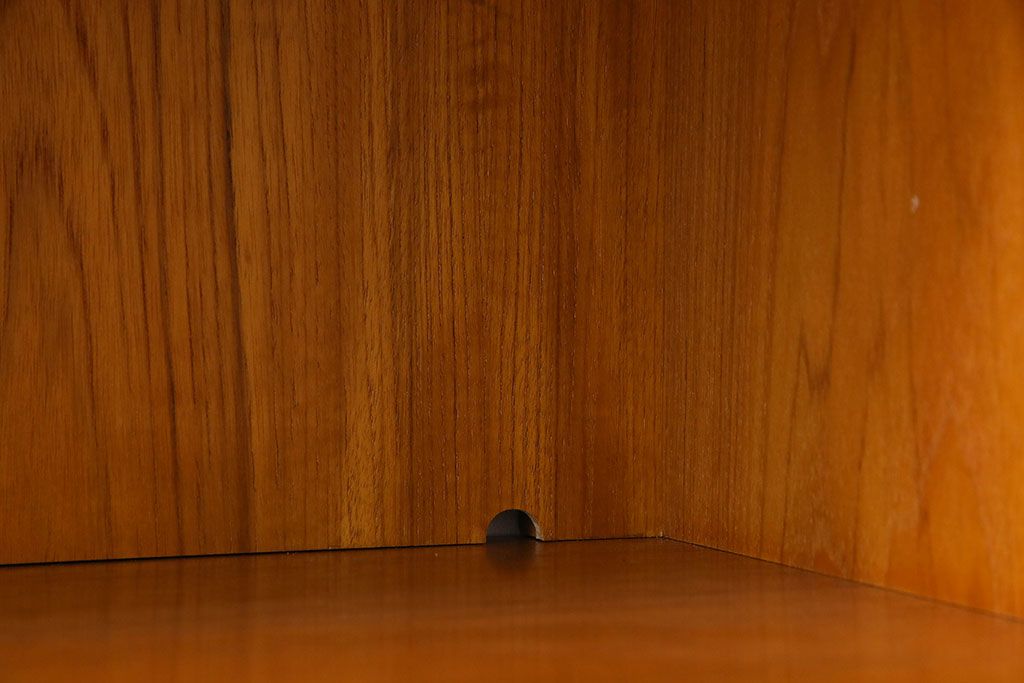 G-PLAN(ジープラン)　北欧スタイル家具　機能性に優れたサイドキャビネット(サイドボード、収納棚)(1)