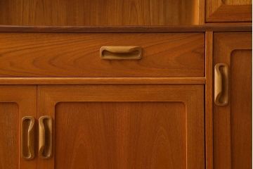 G-PLAN(ジープラン)　北欧スタイル家具　機能性に優れたサイドキャビネット(サイドボード、収納棚)(1)