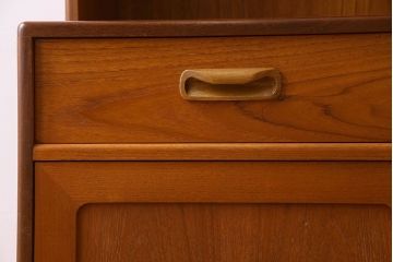 G-PLAN(ジープラン)　北欧スタイル家具　機能性に優れたサイドキャビネット(サイドボード、収納棚)(1)