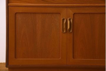 G-PLAN(ジープラン)　北欧スタイル家具　機能性に優れたサイドキャビネット(サイドボード、収納棚)(1)