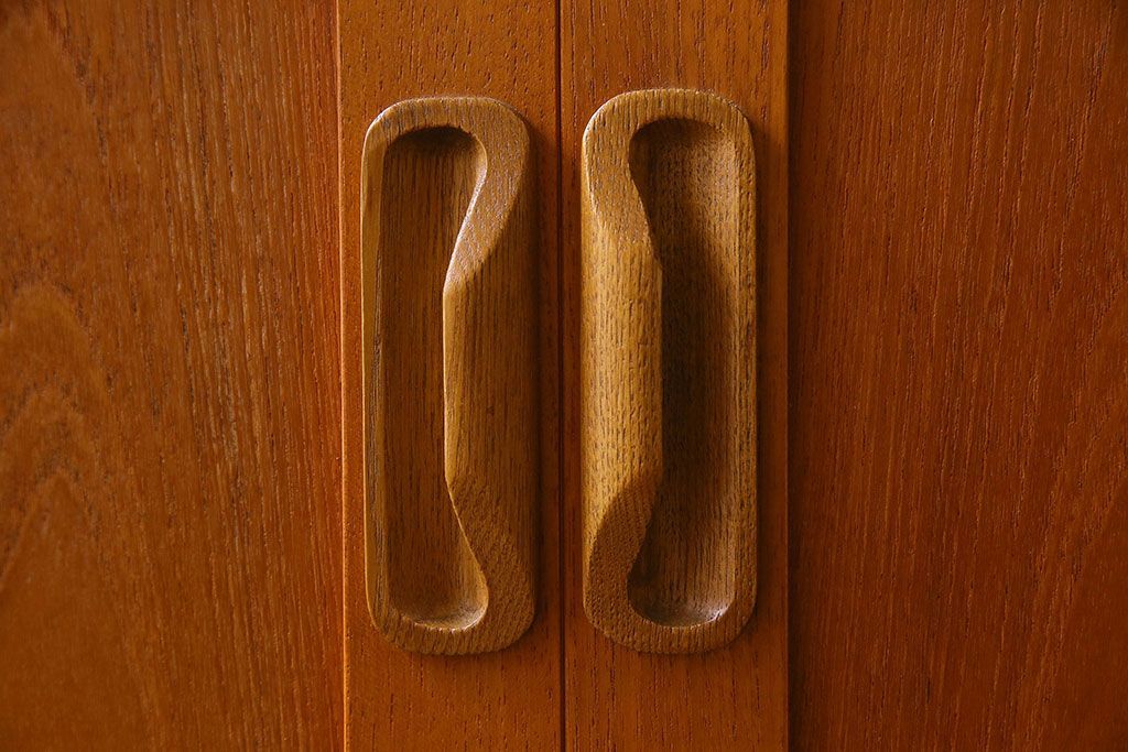 G-PLAN(ジープラン)　北欧スタイル家具　機能性に優れたサイドキャビネット(サイドボード、収納棚)(1)