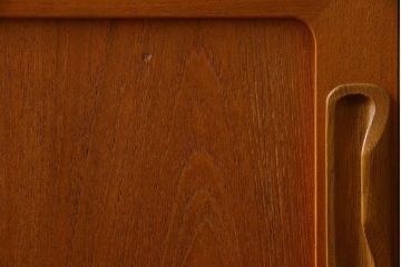 G-PLAN(ジープラン)　北欧スタイル家具　機能性に優れたサイドキャビネット(サイドボード、収納棚)(1)