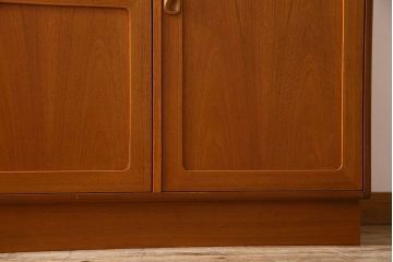 G-PLAN(ジープラン)　北欧スタイル家具　機能性に優れたサイドキャビネット(サイドボード、収納棚)(1)