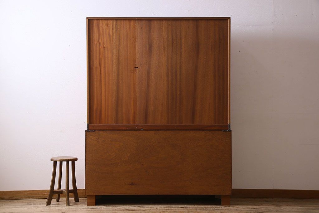 G-PLAN(ジープラン)　北欧スタイル家具　機能性に優れたサイドキャビネット(サイドボード、収納棚)(1)