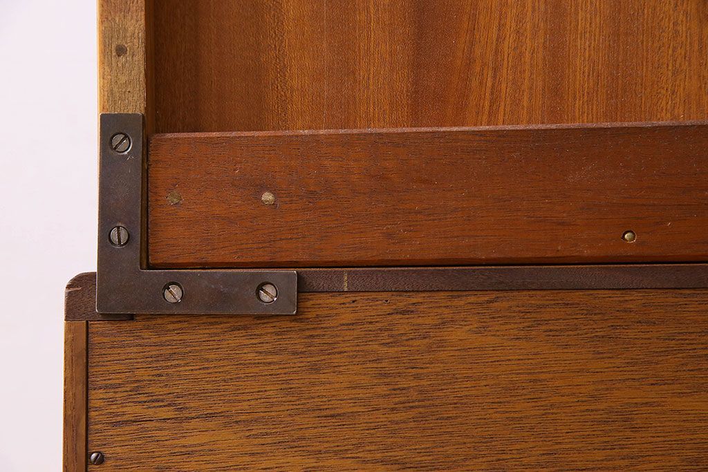 G-PLAN(ジープラン)　北欧スタイル家具　機能性に優れたサイドキャビネット(サイドボード、収納棚)(1)