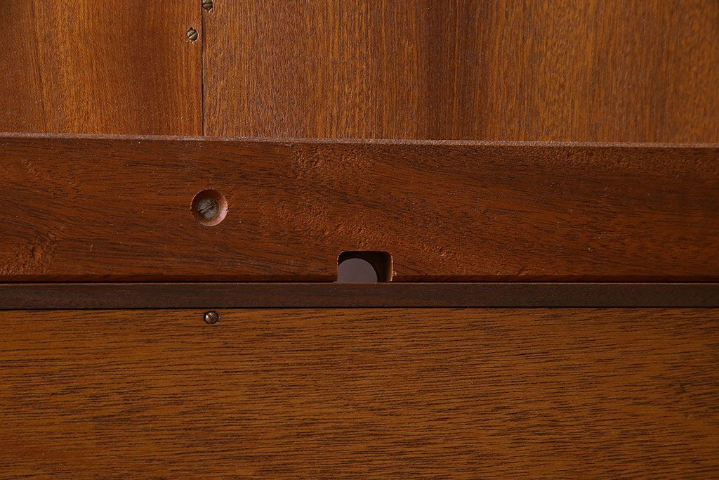 G-PLAN(ジープラン)　北欧スタイル家具　機能性に優れたサイドキャビネット(サイドボード、収納棚)(1)