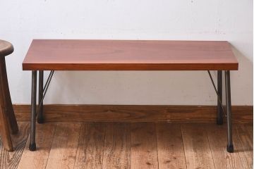 レトロ家具　昭和レトロ　漆塗り　ケヤキ材一枚板の鉄脚ベンチ(花台、アイアンベンチ)