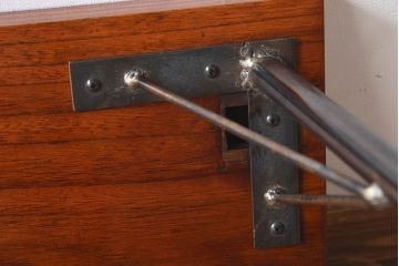 レトロ家具　昭和レトロ　漆塗り　ケヤキ材一枚板の鉄脚ベンチ(花台、アイアンベンチ)