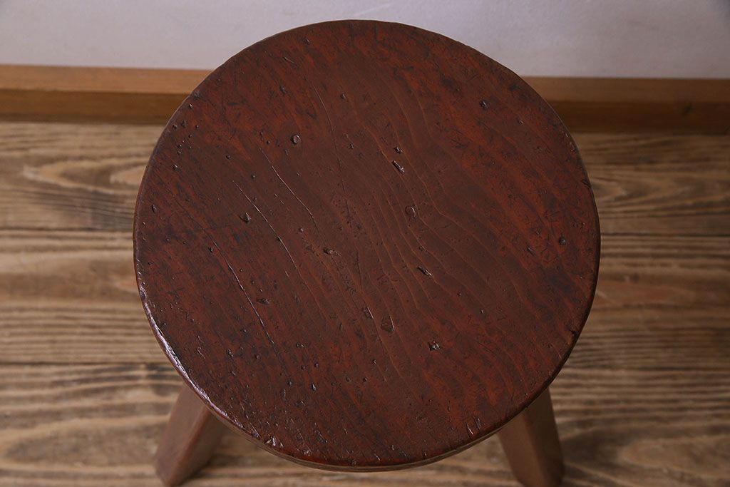 レトロ家具　昭和レトロ　珍しいデザインの三本脚スツール(椅子、丸イス、花台)