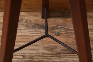 レトロ家具　昭和レトロ　珍しいデザインの三本脚スツール(椅子、丸イス、花台)
