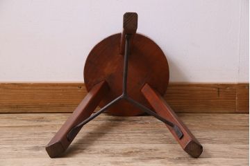 レトロ家具　昭和レトロ　珍しいデザインの三本脚スツール(椅子、丸イス、花台)