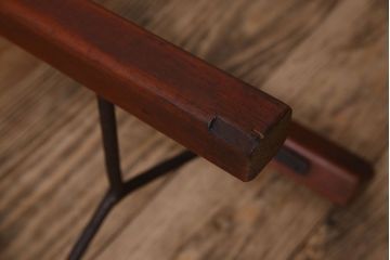 レトロ家具　昭和レトロ　珍しいデザインの三本脚スツール(椅子、丸イス、花台)