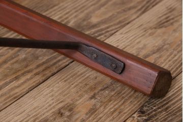 レトロ家具　昭和レトロ　珍しいデザインの三本脚スツール(椅子、丸イス、花台)