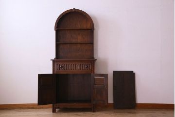 中古　イギリス製　上品なデザインが魅力的なカップボード(キャビネット、飾り棚、陳列棚、収納棚、食器棚)