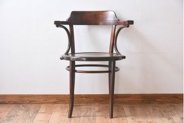 アンティーク家具　イギリスアンティーク　味わい深いデザインのアームチェア(ダイニングチェア、椅子)