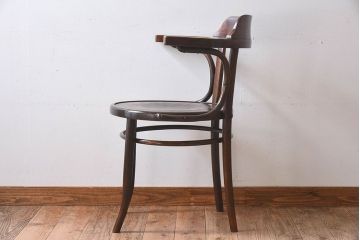 アンティーク家具　イギリスアンティーク　味わい深いデザインのアームチェア(ダイニングチェア、椅子)