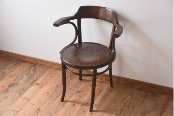 アンティーク家具　イギリスアンティーク　味わい深いデザインのアームチェア(ダイニングチェア、椅子)