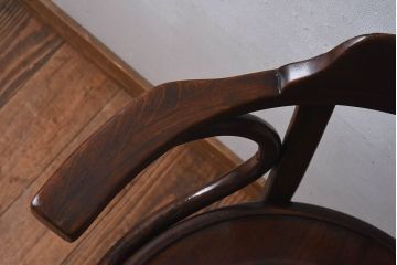 アンティーク家具　イギリスアンティーク　味わい深いデザインのアームチェア(ダイニングチェア、椅子)