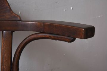 アンティーク家具　イギリスアンティーク　味わい深いデザインのアームチェア(ダイニングチェア、椅子)