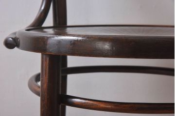 アンティーク家具　イギリスアンティーク　味わい深いデザインのアームチェア(ダイニングチェア、椅子)