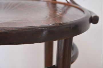 アンティーク家具　イギリスアンティーク　味わい深いデザインのアームチェア(ダイニングチェア、椅子)