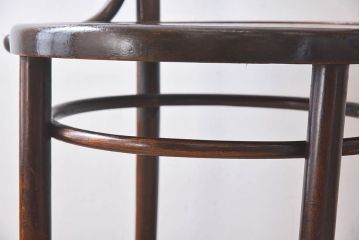 アンティーク家具　イギリスアンティーク　味わい深いデザインのアームチェア(ダイニングチェア、椅子)