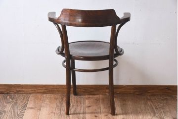 アンティーク家具　イギリスアンティーク　味わい深いデザインのアームチェア(ダイニングチェア、椅子)