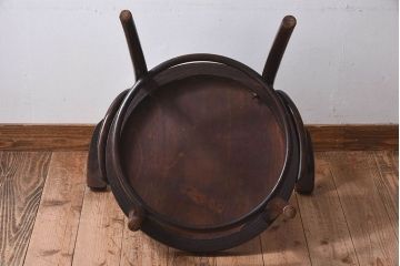 アンティーク家具　イギリスアンティーク　味わい深いデザインのアームチェア(ダイニングチェア、椅子)