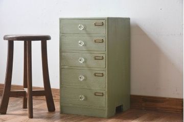 アンティーク家具　和製アンティーク　ネームプレート付き ガラスの取っ手がお洒落なペイント小引き出し