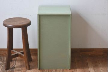 アンティーク家具　和製アンティーク　ネームプレート付き ガラスの取っ手がお洒落なペイント小引き出し