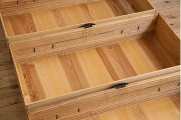 アンティーク家具　和製アンティーク　前面桐材　立派な金具が魅力的な五丁引き衣装箪笥(重ね箪笥、時代箪笥、桐箪笥、桐たんす)