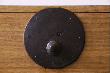 アンティーク家具　和製アンティーク　前面桐材　立派な金具が魅力的な五丁引き衣装箪笥(重ね箪笥、時代箪笥、桐箪笥、桐たんす)