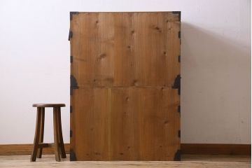 アンティーク家具　和製アンティーク　前面桐材　立派な金具が魅力的な五丁引き衣装箪笥(重ね箪笥、時代箪笥、桐箪笥、桐たんす)