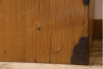 アンティーク家具　和製アンティーク　前面桐材　立派な金具が魅力的な五丁引き衣装箪笥(重ね箪笥、時代箪笥、桐箪笥、桐たんす)