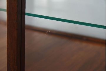 アンティーク家具　大正ロマン 引き出し付き!小振りな三面ガラスケース(ショーケース、収納棚、陳列棚)