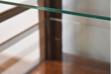 アンティーク家具　大正ロマン 引き出し付き!小振りな三面ガラスケース(ショーケース、収納棚、陳列棚)