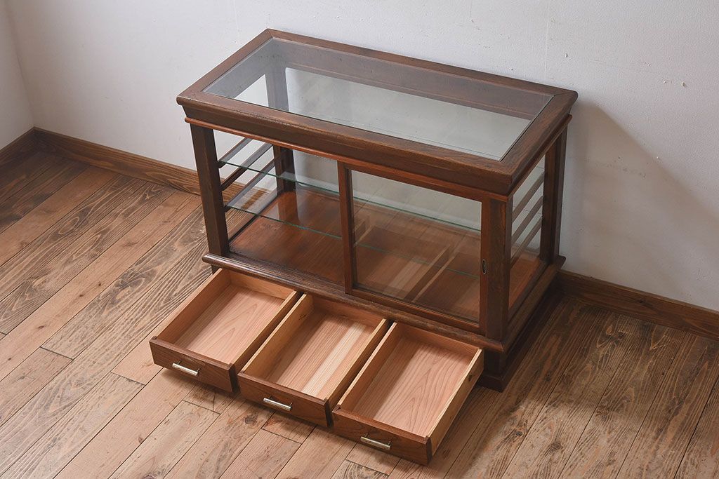 アンティーク家具　大正ロマン 引き出し付き!小振りな三面ガラスケース(ショーケース、収納棚、陳列棚)