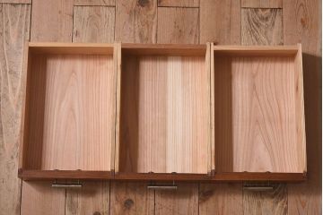 アンティーク家具　大正ロマン 引き出し付き!小振りな三面ガラスケース(ショーケース、収納棚、陳列棚)