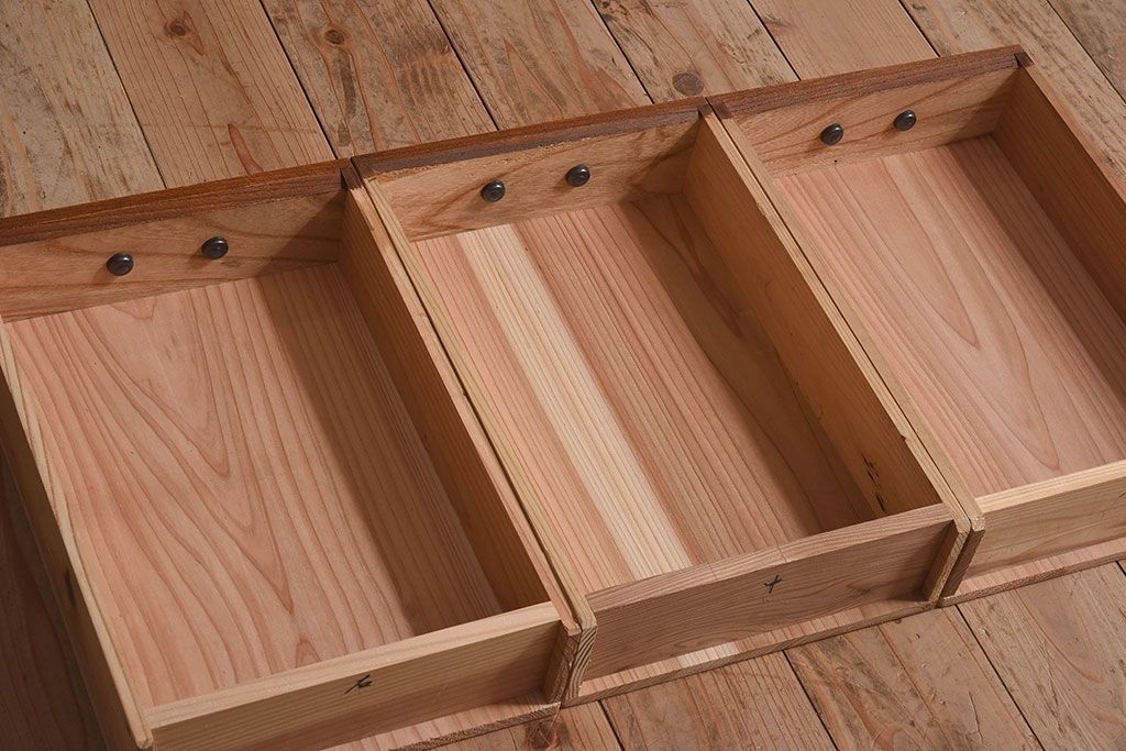 アンティーク家具　大正ロマン 引き出し付き!小振りな三面ガラスケース(ショーケース、収納棚、陳列棚)