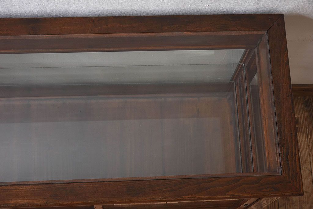 アンティーク家具　大正ロマン 引き出し付き!小振りな三面ガラスケース(ショーケース、収納棚、陳列棚)