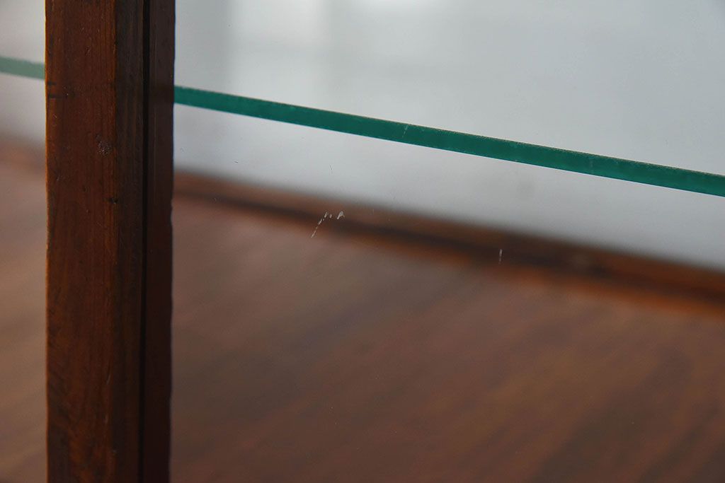 アンティーク家具　大正ロマン 引き出し付き!小振りな三面ガラスケース(ショーケース、収納棚、陳列棚)