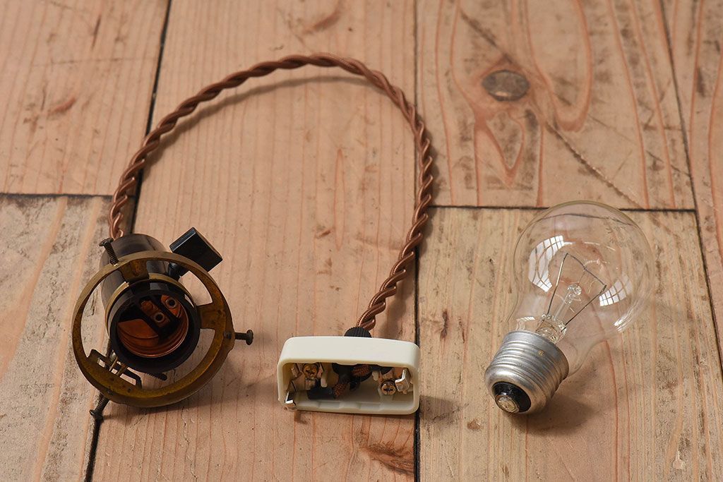 昭和レトロ　和製アンティーク　雅なデザインが味わい深い天井照明