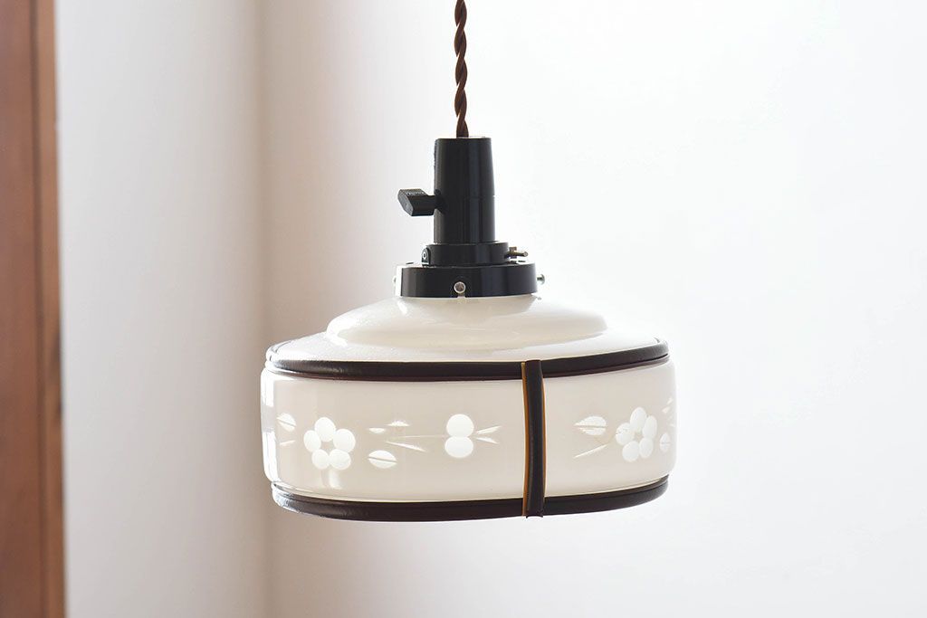 昭和レトロ　和製アンティーク　花切子の愛らしい天井照明