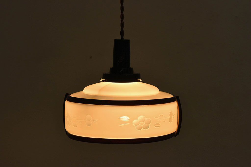 昭和レトロ　和製アンティーク　花切子の愛らしい天井照明