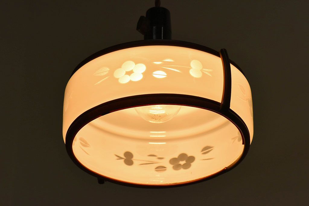 昭和レトロ　和製アンティーク　花切子の愛らしい天井照明