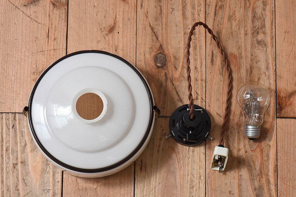 昭和レトロ　和製アンティーク　花切子の愛らしい天井照明