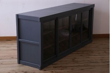 ペイント家具　シックなカラーが素敵な四面引き戸の収納棚(戸棚、食器棚)