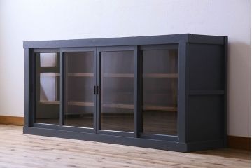 ペイント家具　シックなカラーが素敵な四面引き戸の収納棚(戸棚、食器棚)